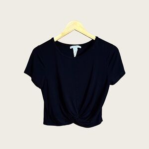 𝅺gaze, Juniors Black knot front crop top. Size Medium